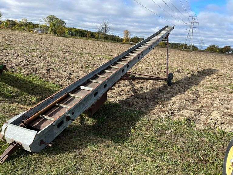 New Idea 40' Hay and Grain Elevator Albrecht Auction Service