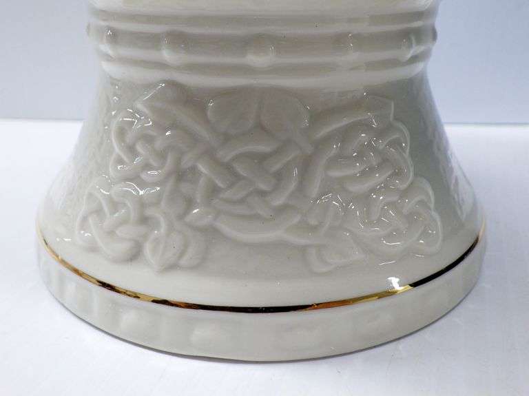Belleek "Songbird" vase, issued in 2007, made in Ireland, celebrating