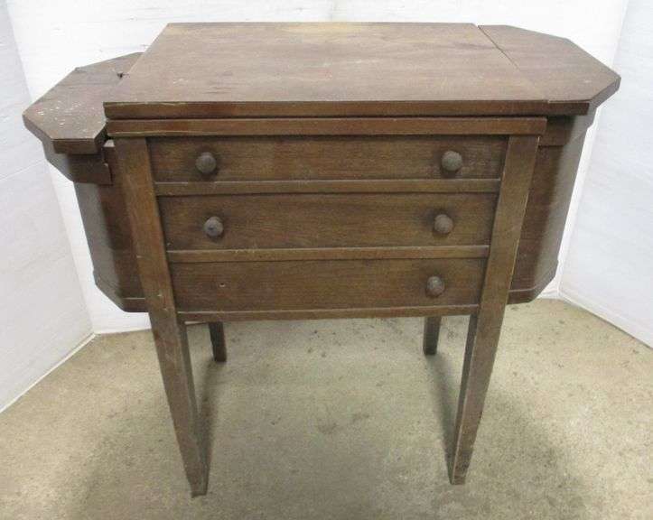 Antique sewing machine in made by White Sewing Machines, model