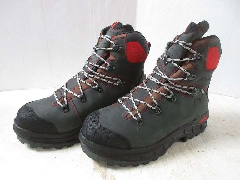 Pair of mens Oregon 295450 cutresistant and waterproof leather work boots, size 11, new