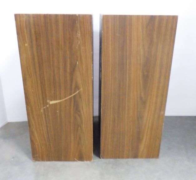 Pair of Sansui speakers, SP2500X, each 15"W x 11"D x 25"H, sounds