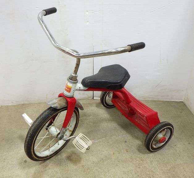 1960s to 1970s Hedstrom USA solid tire tricycle, 19"W x 28"D x 29"H, very good, some rusting