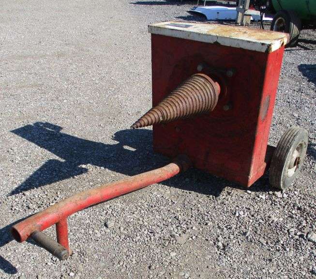 PTO screw type wood splitter, 24"W, used very little, good Albrecht