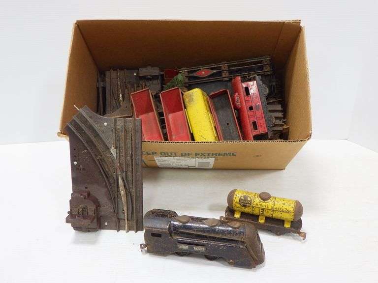 Very old train set, Commander Vanderbilt engine, New York Central Lines
