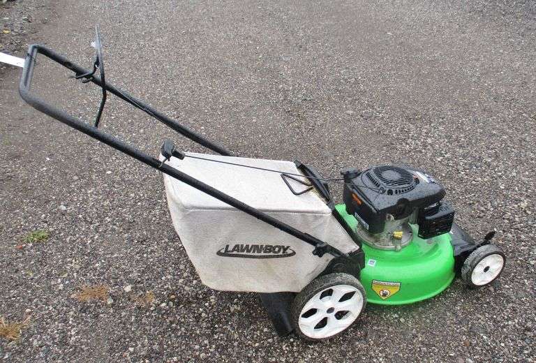 Lawn Boy 21" push mower with a 149cc Kohler engine, runs Albrecht