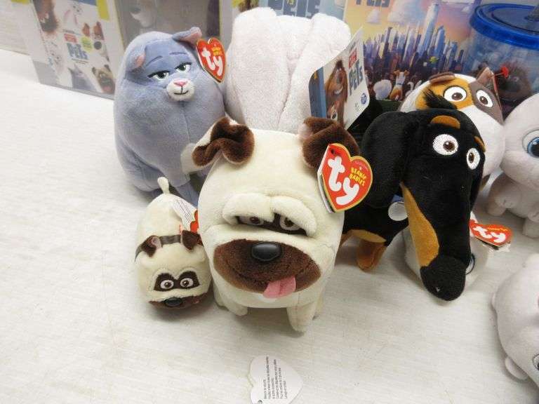 Collection of Disney's Secret Life of Pets items, include: (14) Large