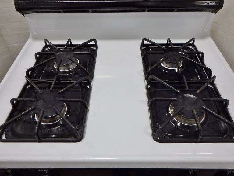 Hotpoint gas range, propane, 30"W, used, has wear Albrecht Auction