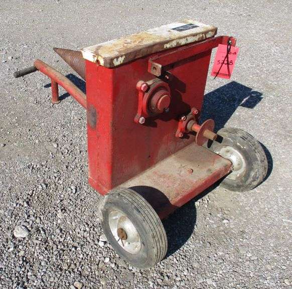 PTO screw type wood splitter, 24"W, used very little, good Albrecht