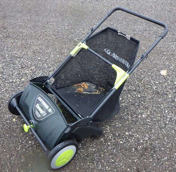 Earthwise lawn/leaf sweeper, 20" sweeping path Albrecht Auction Service