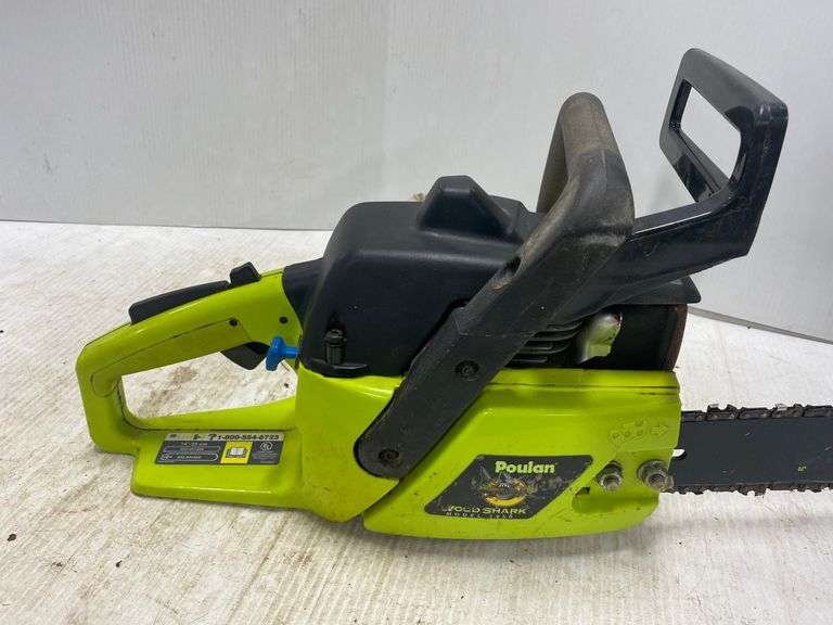 Green Poulan Wood Shark model 1950; Two stroke chainsaw with extra bar