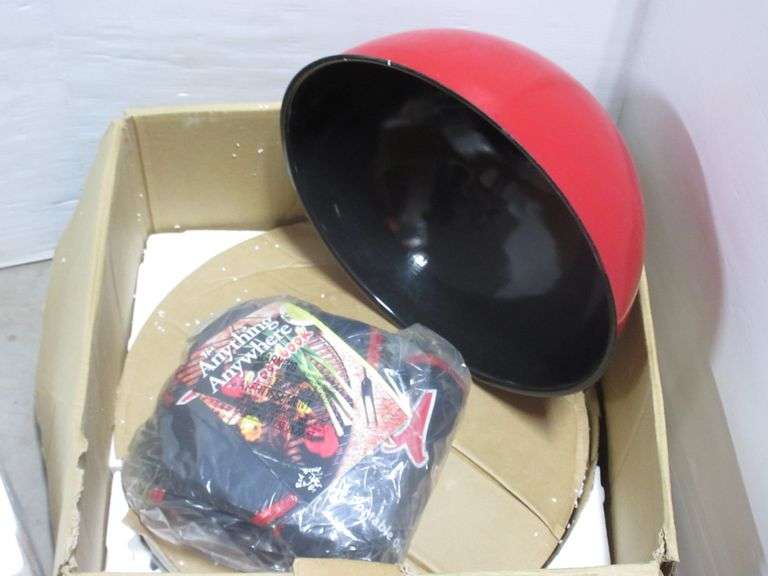 Red Devil portable outdoor kitchen, never used, works off propan