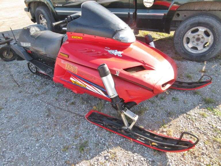 1995 Yamaha VMax 600 snowmobile, twin cylinder liquid cooled, carbide