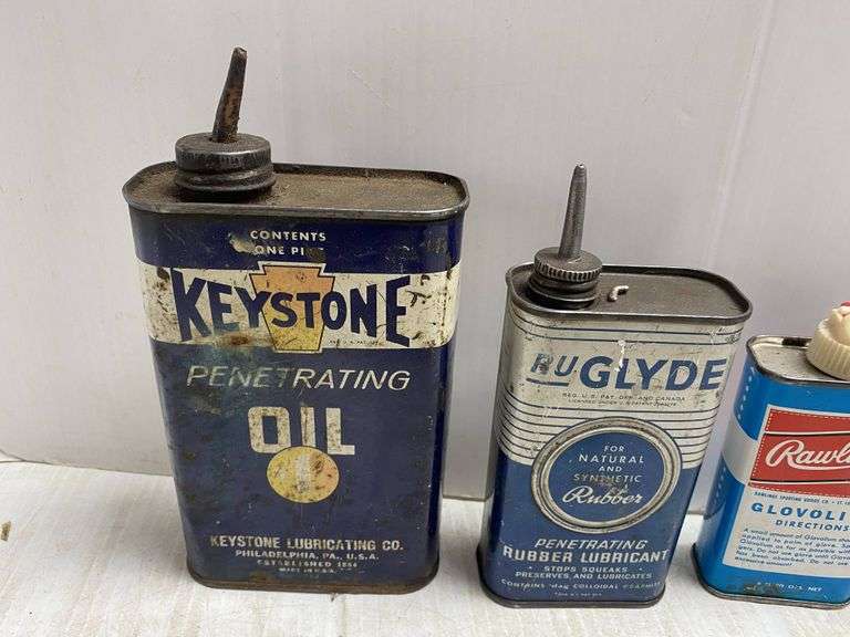 Advertising oil cans and handy oilers, includes Mobil, Rawlings