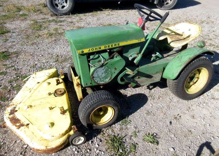John Deere 112 Garden Tractor with mower deck, tractor is complete, has