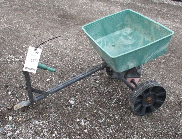 Scotts Tow Behind fertilizer spreader, 20" x 15", works Albrecht
