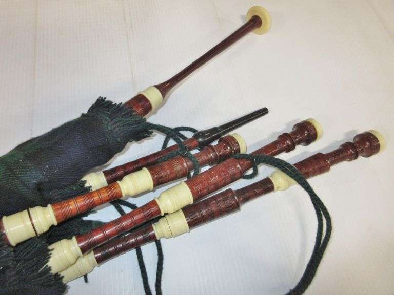 Bagpipes, used, good Albrecht Auction Service
