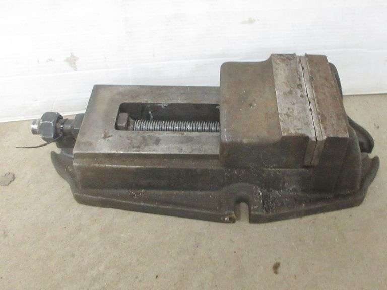 Vise for milling machine or drill press, maximum opening of 6", jaws