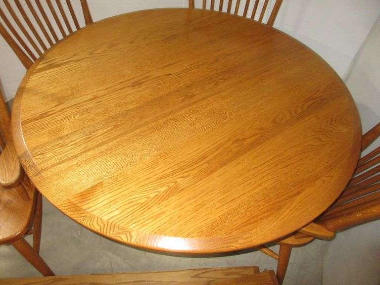 LJ Gascho 48" round oak dining room table with (2) 12" leaves, and (4