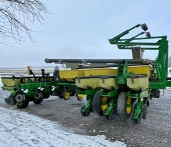 2009 John Deere 1770 MaxEmerge XP Planter, 1230" Row, Dry Fertilizer