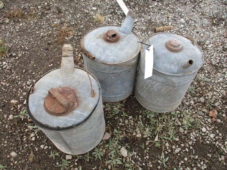 (3) Old gas cans, rusty Albrecht Auction Service