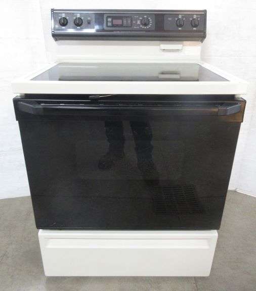 GE electric oven, some enamel chips, used, works Albrecht Auction Service