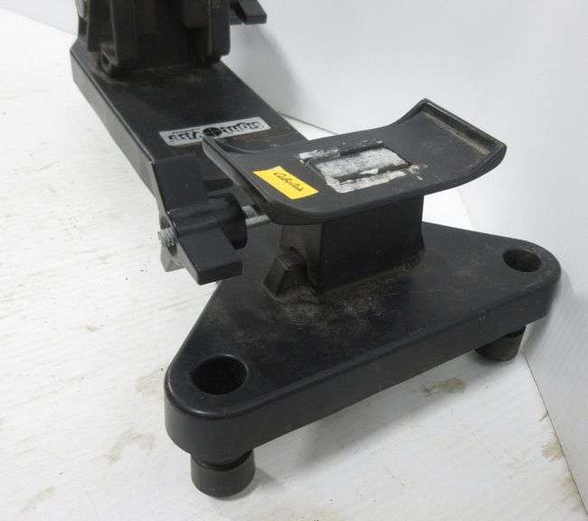 Cabela's gun sighting vise, 15"L, good Albrecht Auction Service
