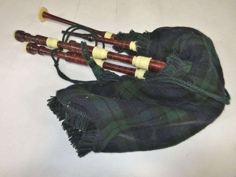Bagpipes, used, good Albrecht Auction Service