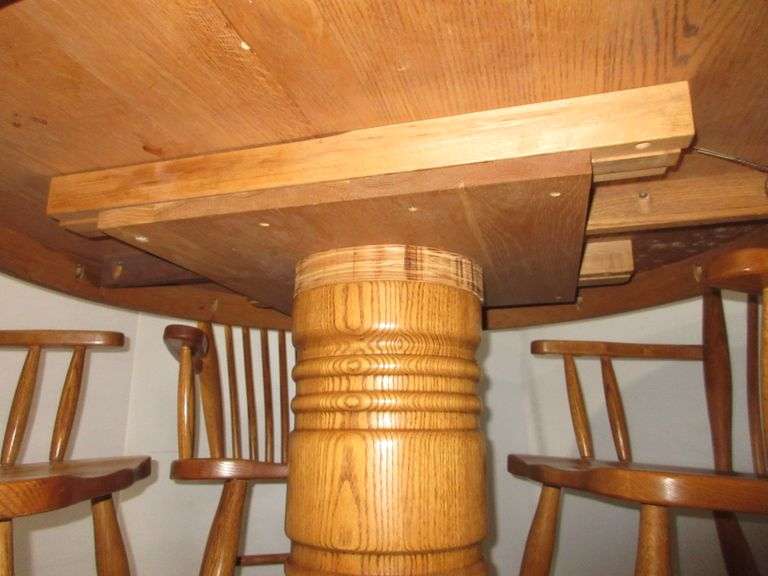 LJ Gascho 48" round oak dining room table with (2) 12" leaves, and (4