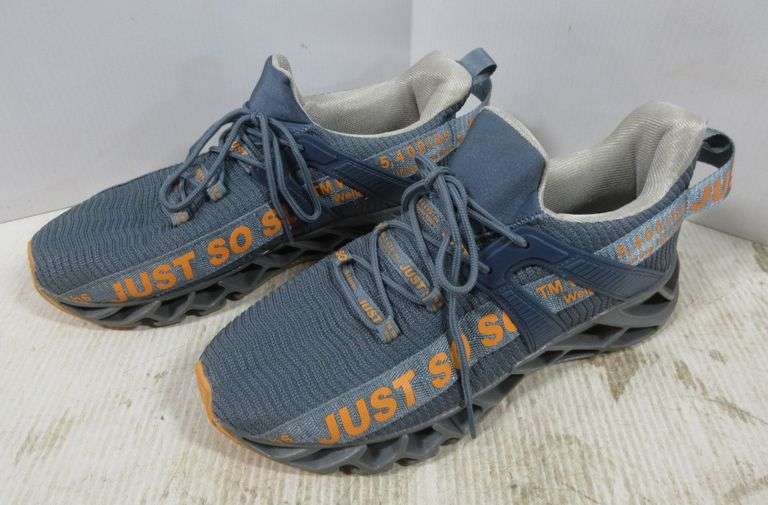 Just So So shoes, size 1213 Albrecht Auction Service