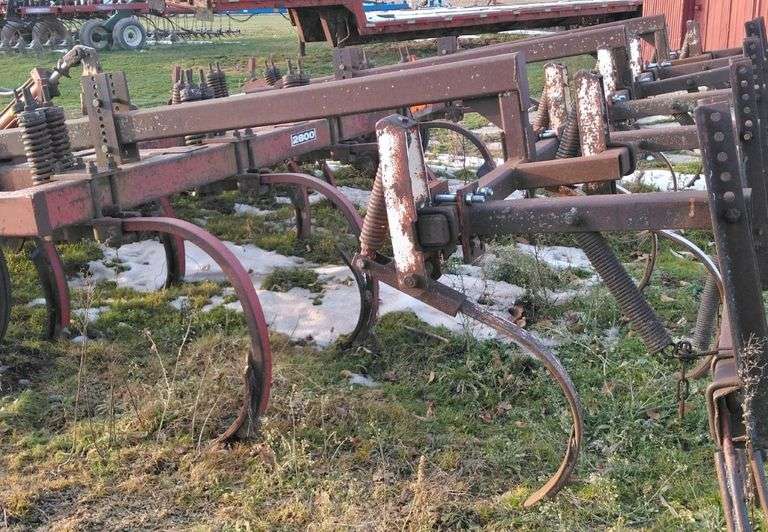 Krause 2800 Disc Chisel, 11Shank, CShank Leveler with Buster Bar, Like New Disc, New Bearings