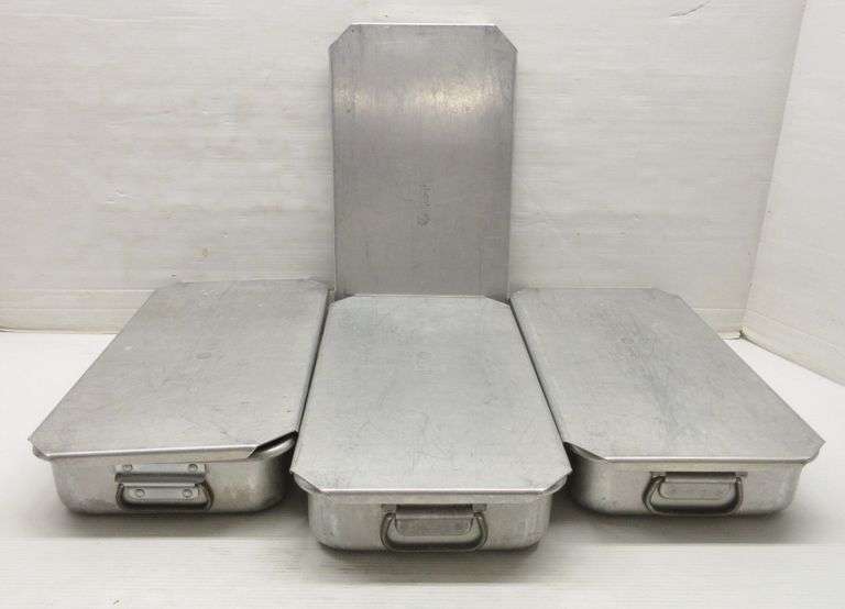 (3) Pans with four lids, NFSALC Aluminum commercial grade pans, 11" x