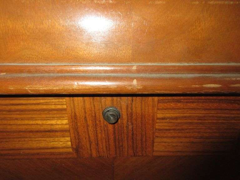 Roos sweetheart cedar chest, 47"W x 18"D x 20"H, some rubs Albrecht