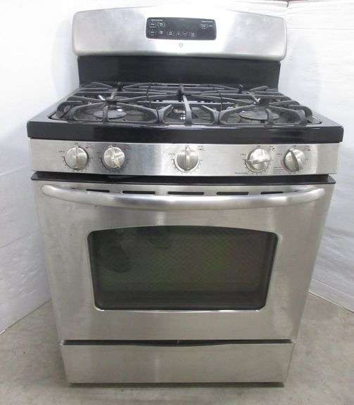 GE 30" gas range, set for natural gas can be used with propane, works