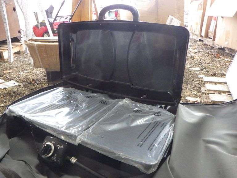 Vitco RVQ II Propane RV/Portable grill with carry bag, set up to mount