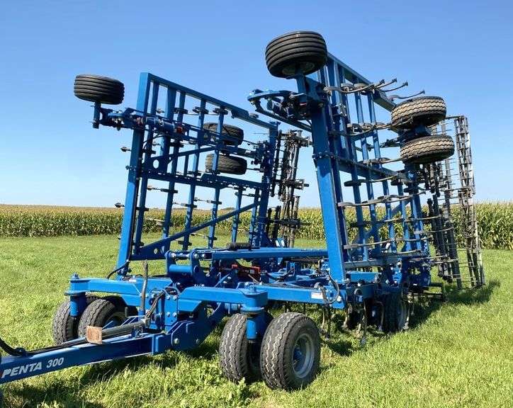 Penta 300 Field Cultivator, 30', STines, Floating Hitch, Tine Levelers