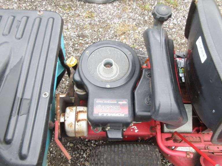 Snapper Extra Tough HiVac riding mower with 33" cut, comes with bagger