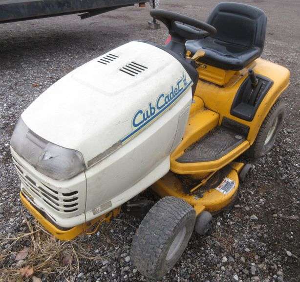 Cub Cadet 2146 hydrostatic lawn mower, runs and mows, starts on choke