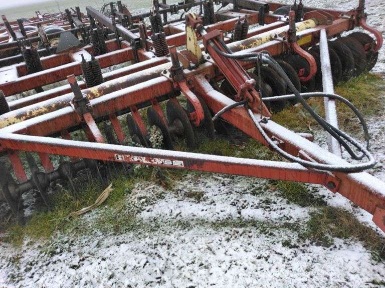 Krause 2800 Disc Chisel, 11Shank, CShank Leveler with Buster Bar, Like New Disc, New Bearings