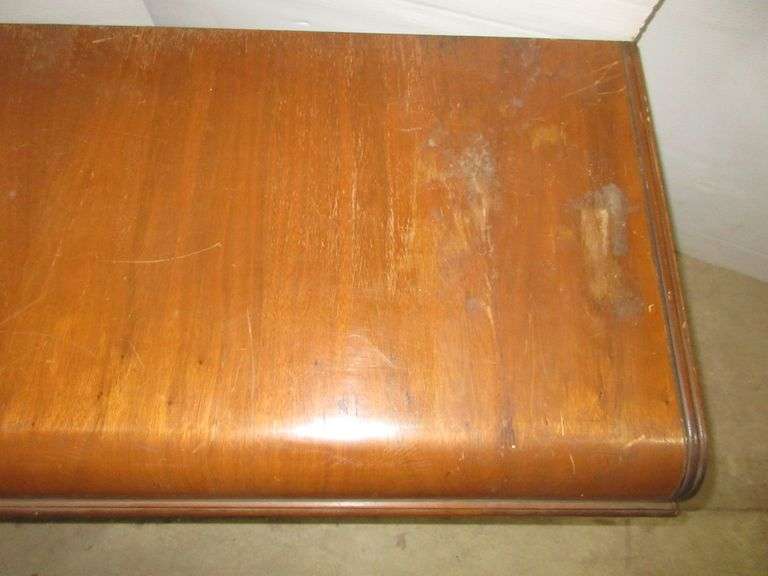 Roos sweetheart cedar chest, 47"W x 18"D x 20"H, some rubs Albrecht