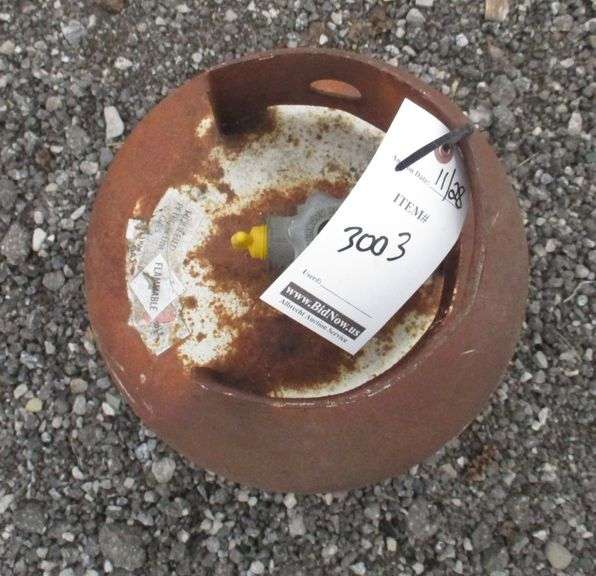 Old style propane tank, full of propane, Albrecht Auction Service