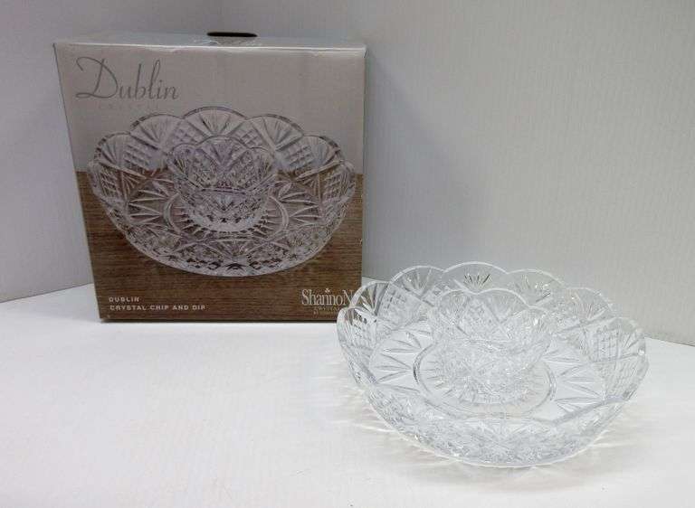 Dublin Crystal chip and dip set in original box, 8"Dia, good condition