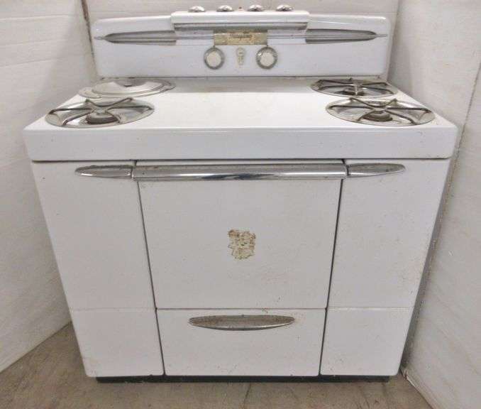Maytag dutch oven gas range, 40"W Albrecht Auction Service