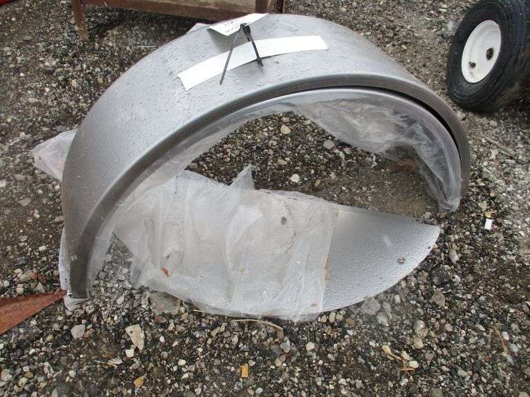 Set of steel trailer fenders with backs Albrecht Auction Service