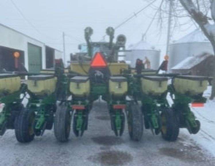 2009 John Deere 1770 MaxEmerge XP Planter, 1230" Row, Dry Fertilizer