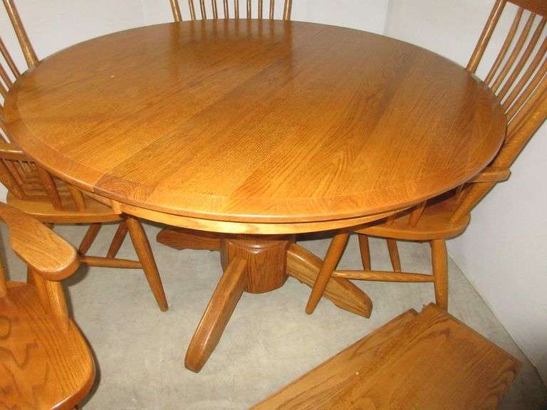 LJ Gascho 48" round oak dining room table with (2) 12" leaves, and (4