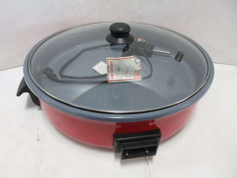 Dash electric skillet, 15"Dia, in excellent condition Albrecht