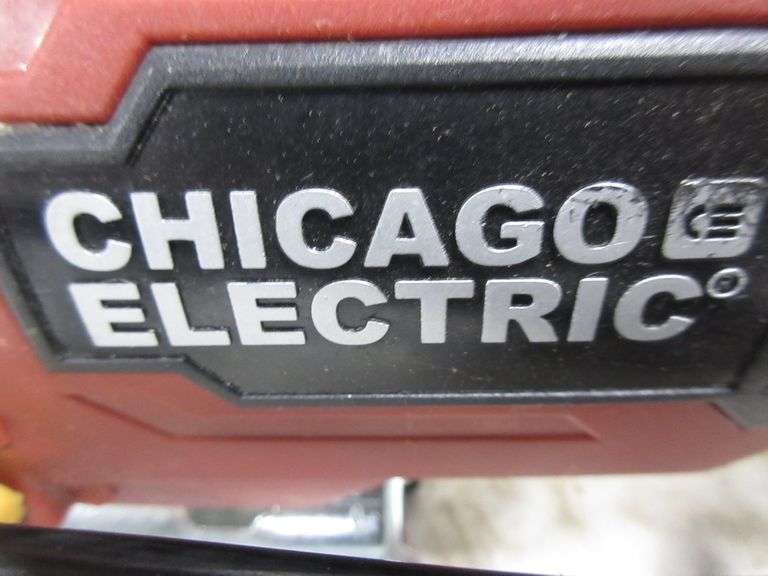 Chicago Electric Orbital jig saw with owners manual and (6) 4" jigsaw