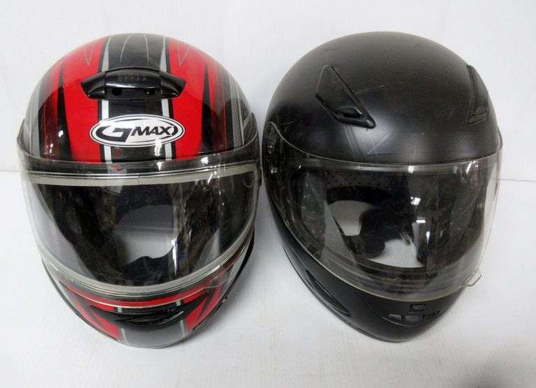 (2) Snowmobile helmets 1 Black XXL 6465cm, 1 GMAX 38S XXL 6465 cm Albrecht Auction Service