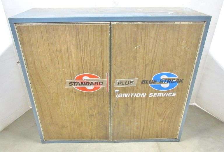 Standard ignition from the 1970's, 33"W x 11"D x 29"H, in good