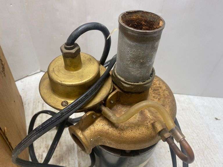 Shellback laundry pump, works Albrecht Auction Service